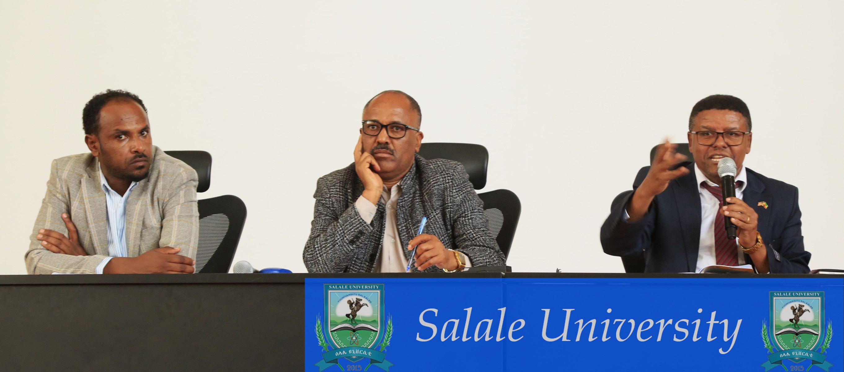 Yuunivarsiitiin Salaalee akkaataa tumsa walootiin fayyadamummaa hawaasaa mirkaneessuun danda'amurratti Hoggantoota Bulchiinsa Godina Shawaa Kaabaa fi Magaalaa  Fiichee waliin  waltajjii marii adeemsise.